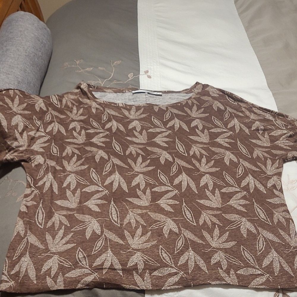 n.w.o.t Leaf Pattern Short Sleeve Top